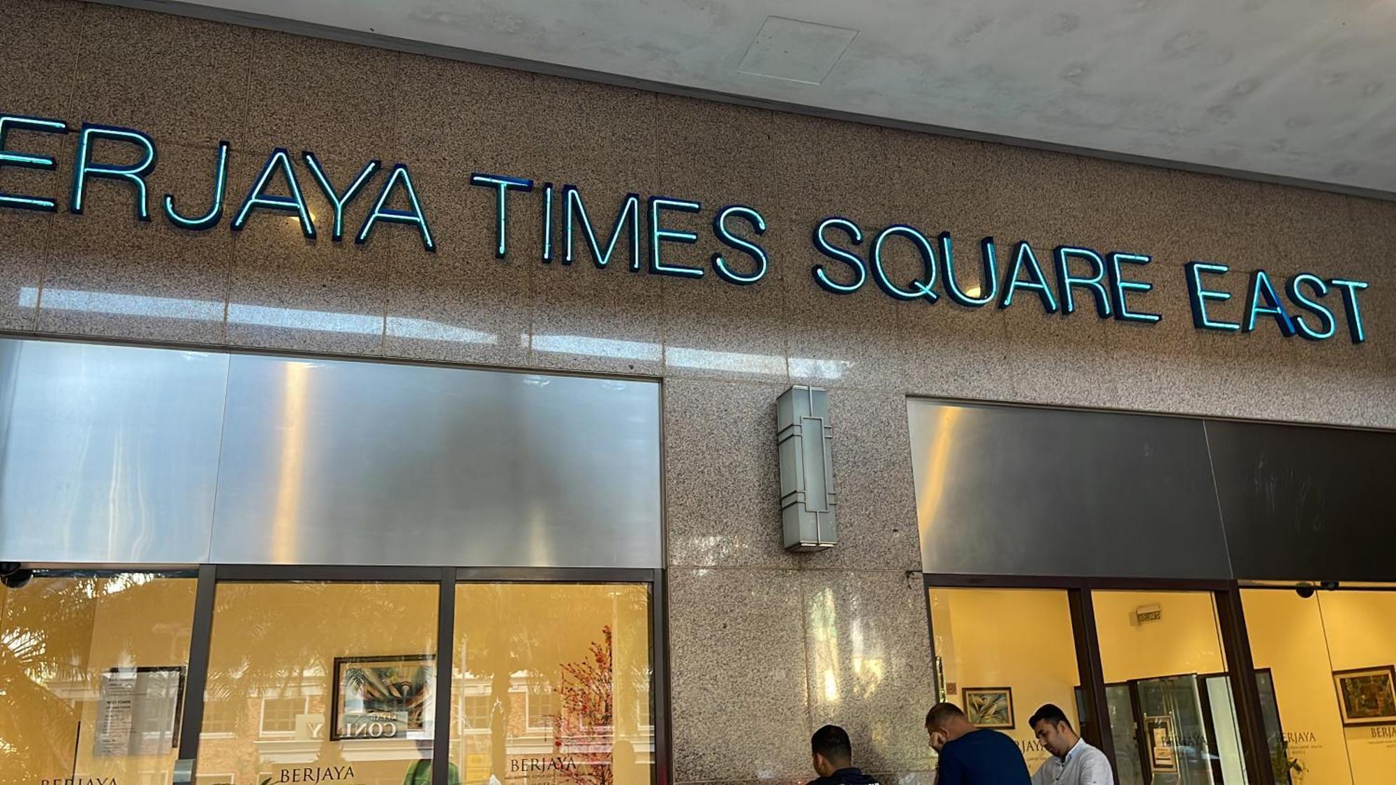New Empire At Times Square Kl *
